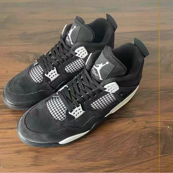 AIR JORDAN 4 RETRO WHITE THUNDER - Picture 1 of 7